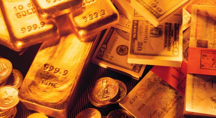 Gold Defies Strong Dollar, Heads for YTD High